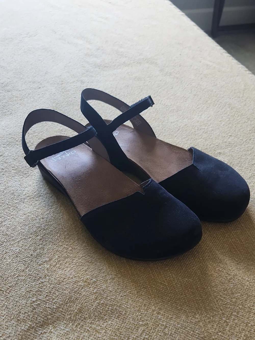 Dansko Women's Rowan Closed-Toe Sandals